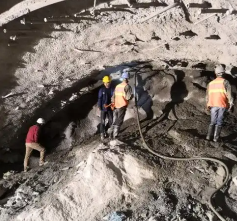 打安镇拱顶带模注浆料的施工流程及注意事项